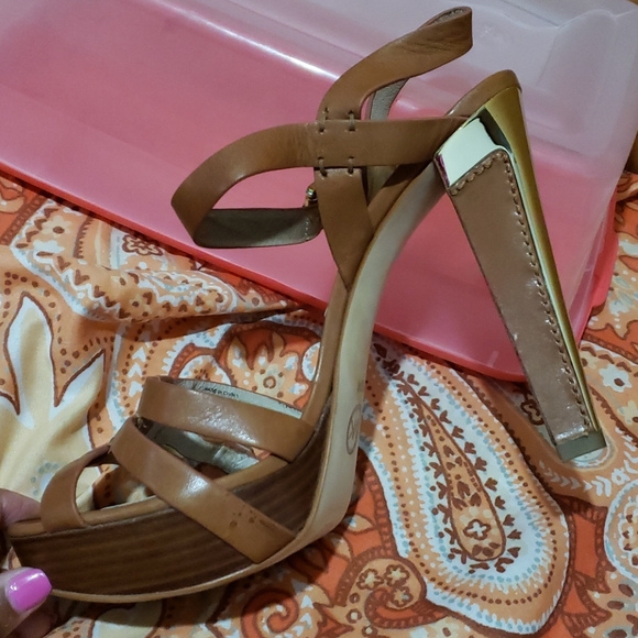 Shoes - Picture 5 of 8